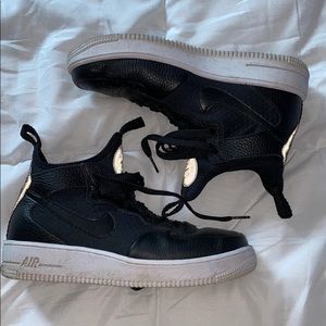 Nike Black Ultraforce mid shoes